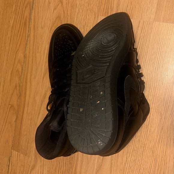 Men’s Jordan Shoe - Picture 2 of 2